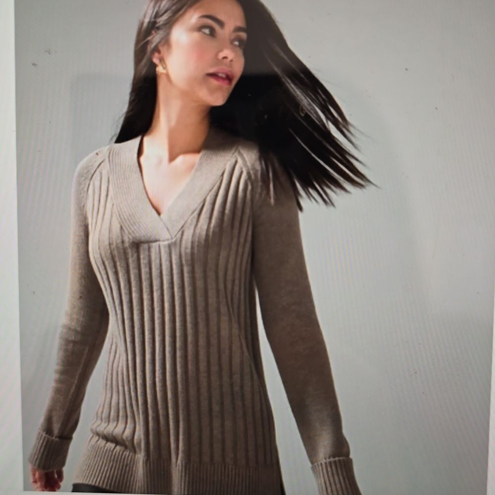 White House Black Market Long sleeve ribbed tunic. Taupe color. Size XSmall